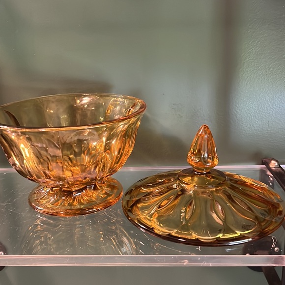Vintage Indiana Glass Amber Glass Candy Dish with Lid - Picture 3 of 5